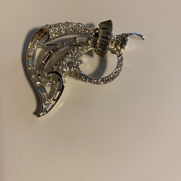 Vintage  Sparkling Broach - Picture 2 of 4
